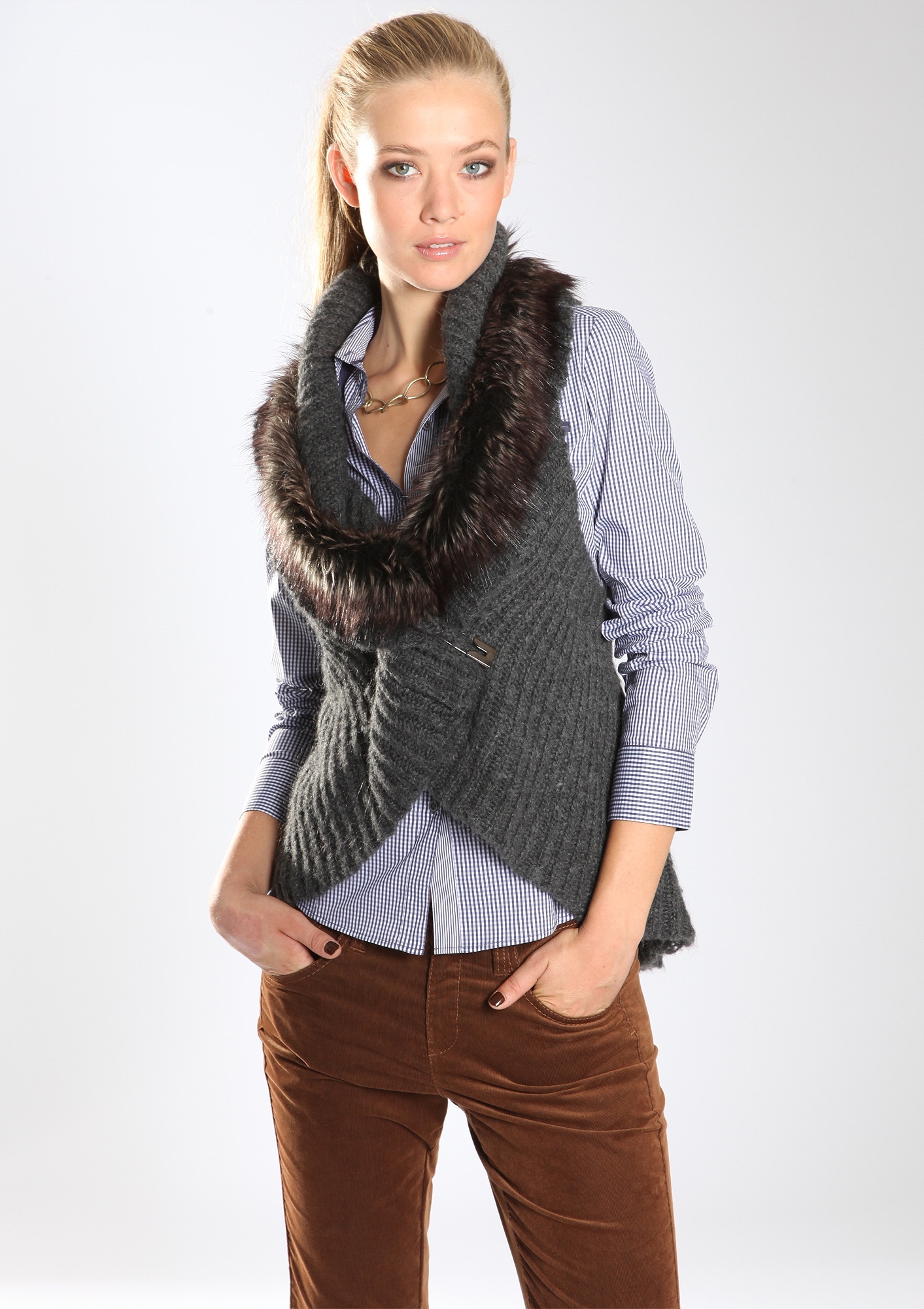 Strickweste mit Fellkragen