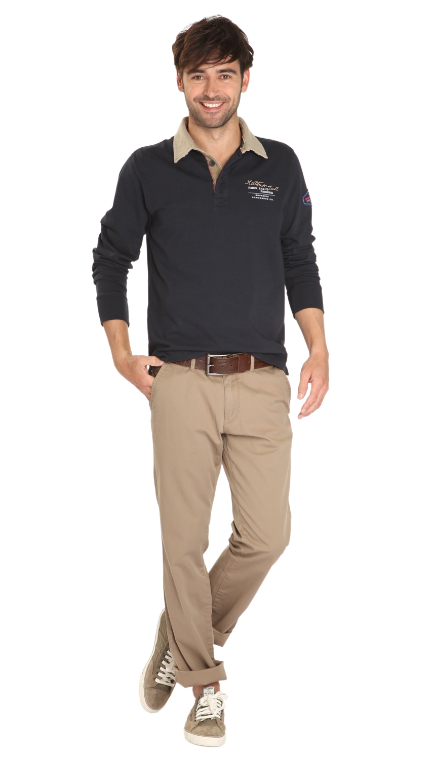 Outfit mit Polo-Langarmshirt und Chino
