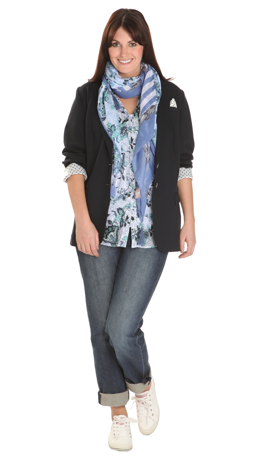 Outfit mit Tunikabluse, tailliertem Blazer und Jeans in Used-Waschung