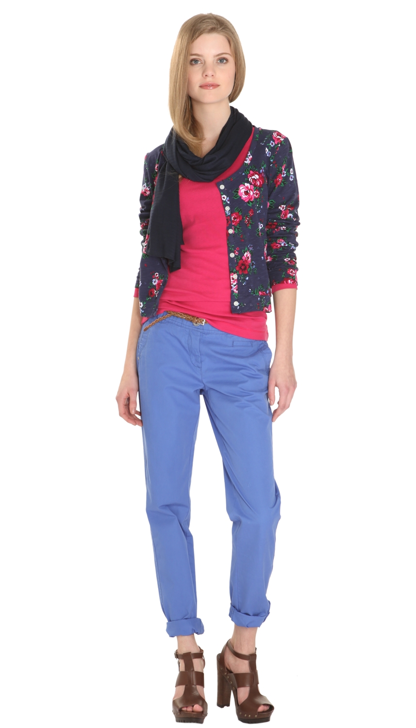 Outfit mit Blumen Cardigan und Coloured Chino