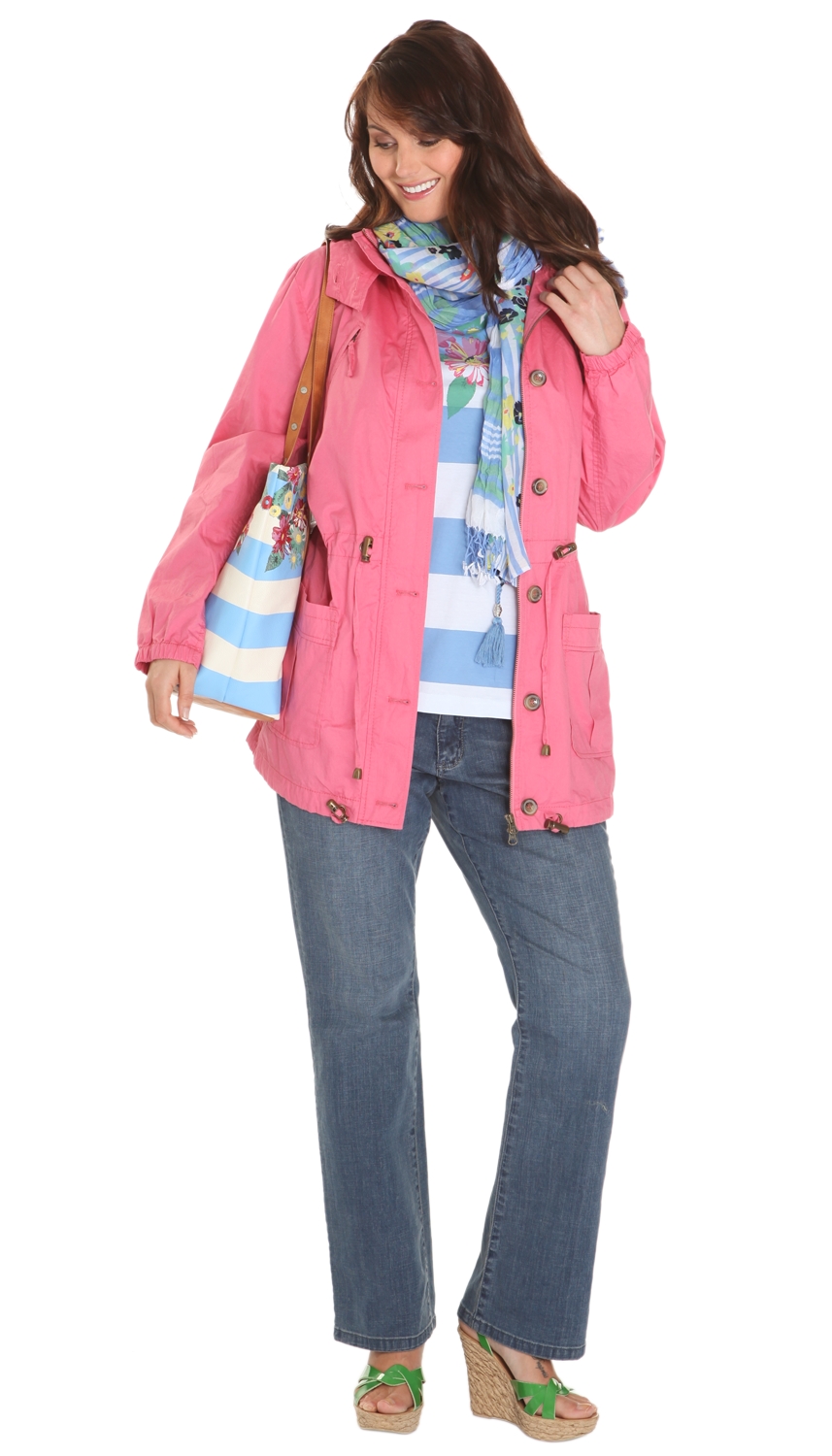 Outfit mit gestreiftem Shirt, Jeans, Jacke und Shopper