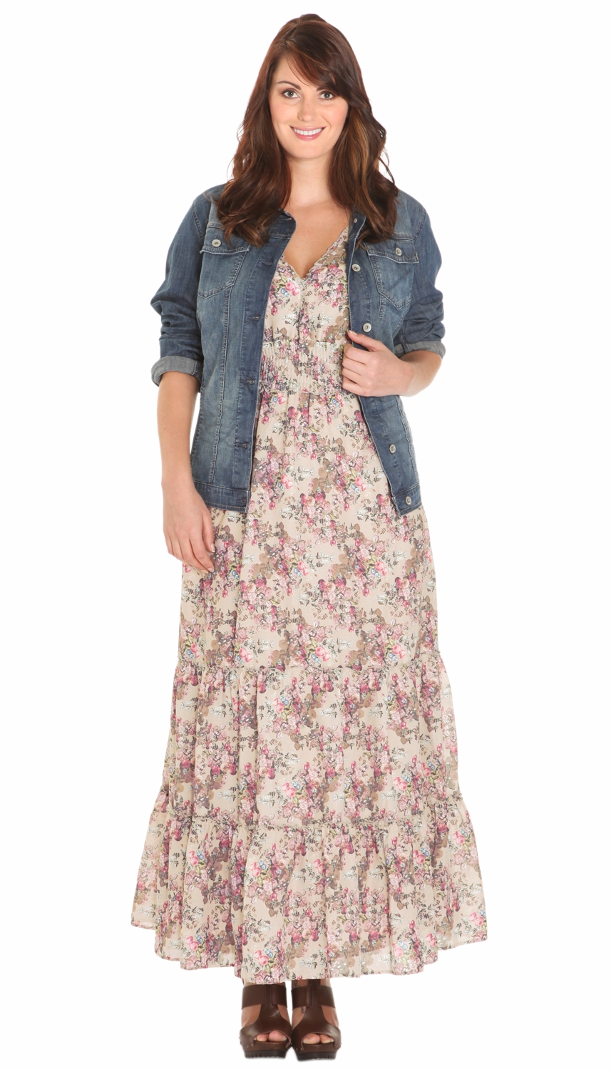 Outfit mit Blumenkleid und Jeansjacke