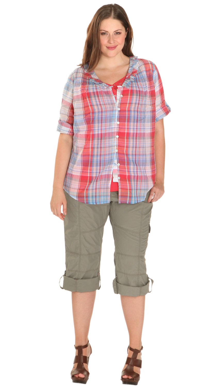 Outfit mit Karobluse und Hose